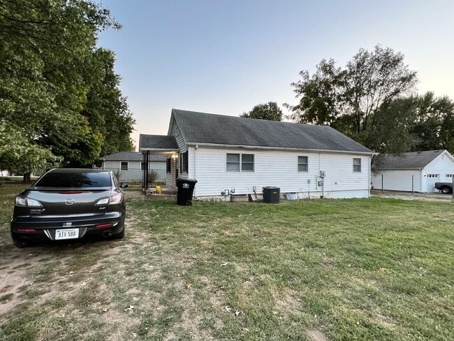 Building Photo - 15301 E Mayes Rd