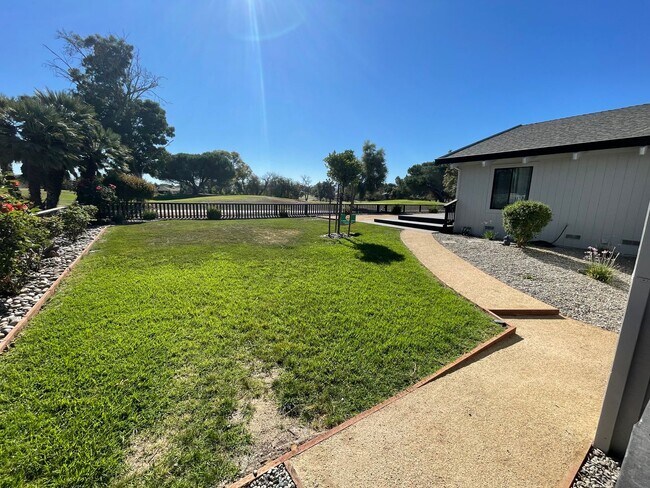Building Photo - 3 Bed 3 Bath Ridgemark Home - Golf Course ...