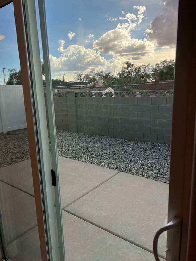 Building Photo - Brand new 3 bedroom 2.5 bathroom townhome