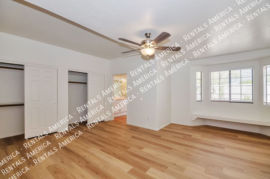 Building Photo - 1150 W Masters Cir