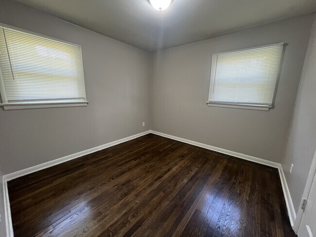 Building Photo - 117 Bayview Dr