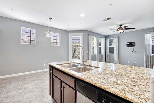 Building Photo - 1446 Sundial Way
