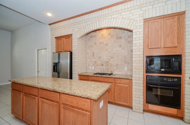 Building Photo - 23211 Colony Green Dr