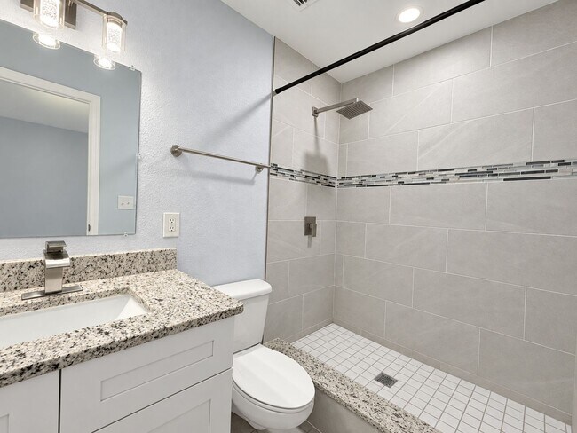 Building Photo - 23 Country Club Dr