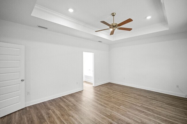 Building Photo - DON'T MISS OUT!