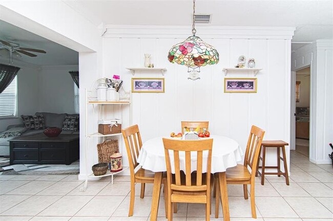 Building Photo - 6872 SW 15th St