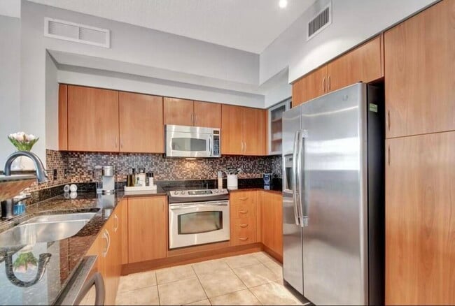 Building Photo - 804 E Windward Way