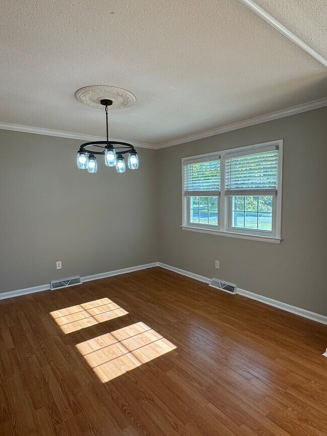 Building Photo - Darling on Deborah