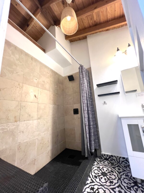 Building Photo - 625 NE 88th St