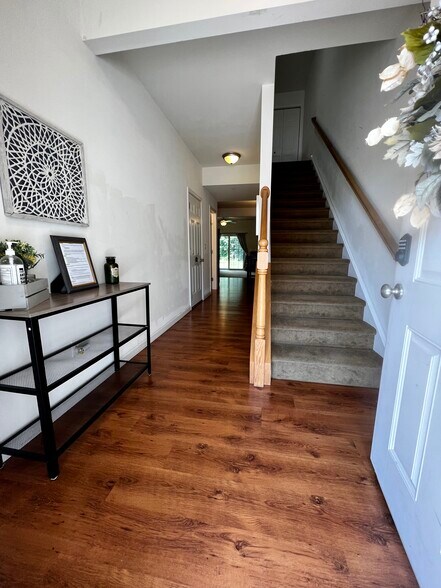 Building Photo - 101 Brownstone Ct