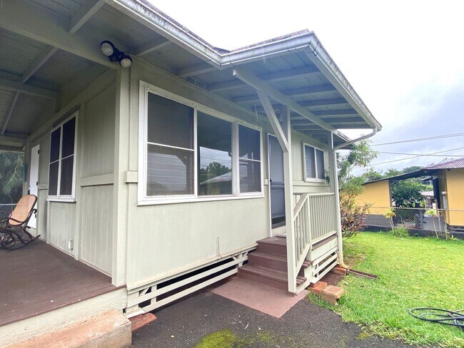 Building Photo - Mililani 2 Bed, 1 Bath Rental with Washer + Dryer
