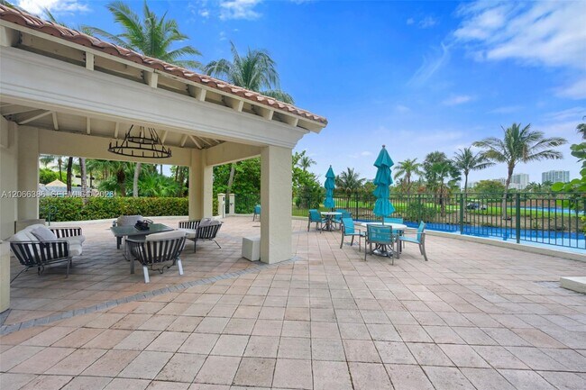 Building Photo - 19501 W Country Club Dr