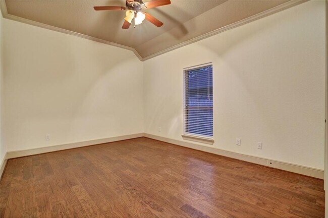 Building Photo - 10 Tallgrass Way