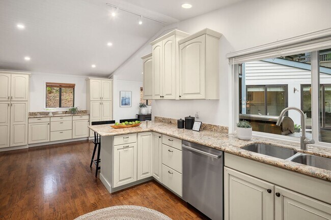 Building Photo - Modern Elegance Meets Island Living! |8475...