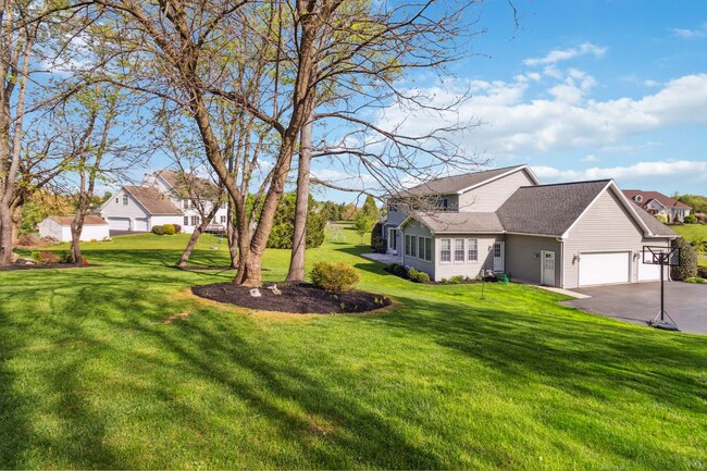 Building Photo - Effortless Charm in Over 3,000 Sq Ft of Li...