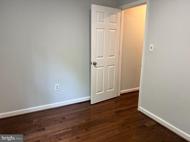 Building Photo - 12149 Salemtown Dr