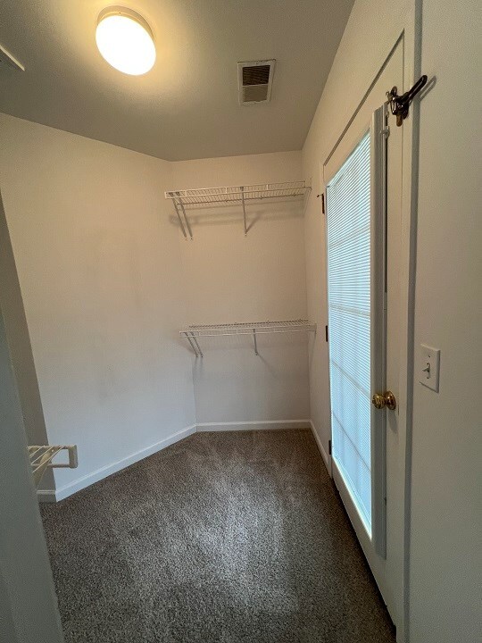 Building Photo - 570 Batty Way
