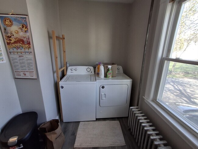 Building Photo - 24 French St