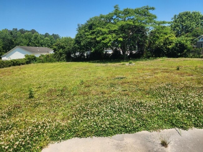 Building Photo - 210 Rivershore Dr