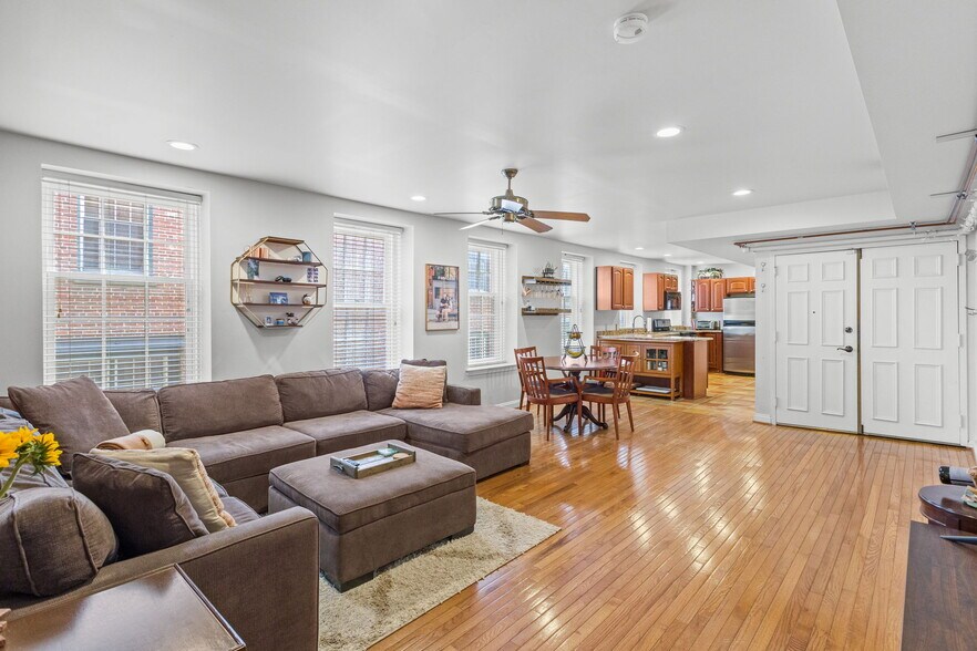 Building Photo - 142 N Bread St