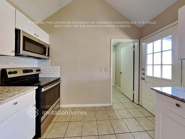 Building Photo - 525 E Jay Ct