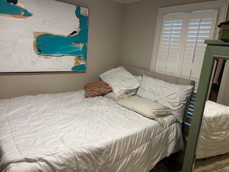 Bed provided - 815 Howard St