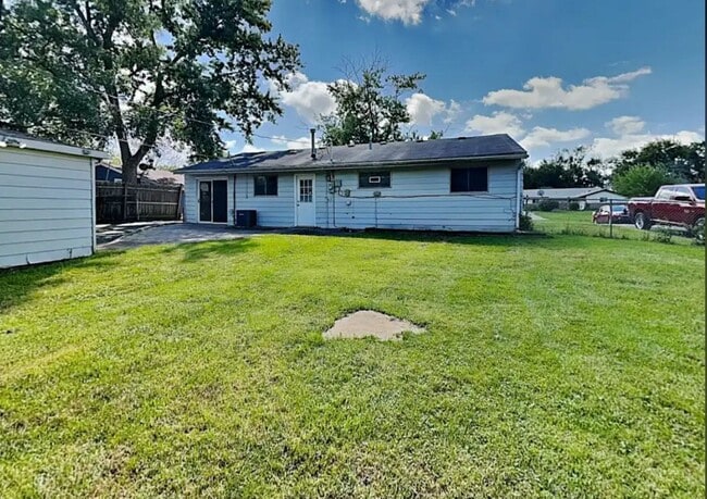 Building Photo - 201 Fairwood Dr