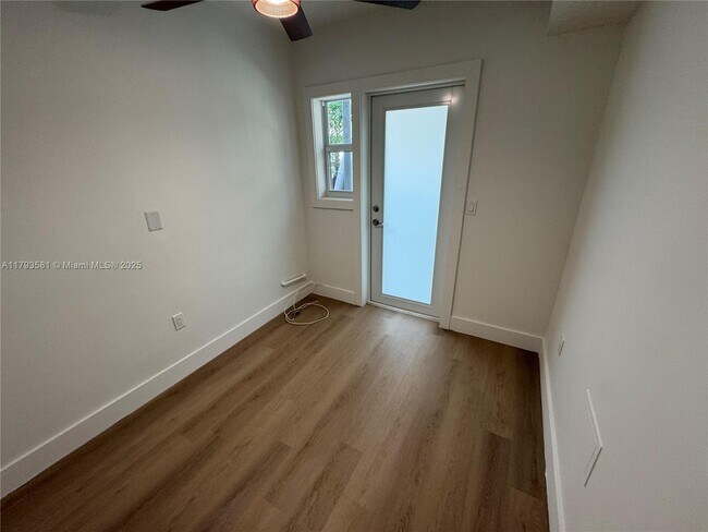 Building Photo - 4780 Pine Tree Dr