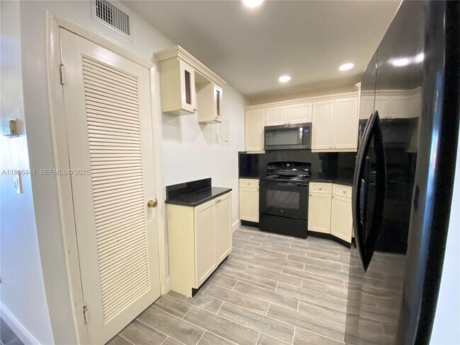 Building Photo - 17051 NE 35th Ave