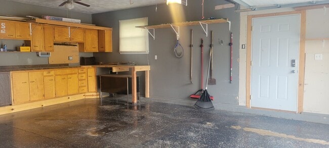 Building Photo - Small town Macon!