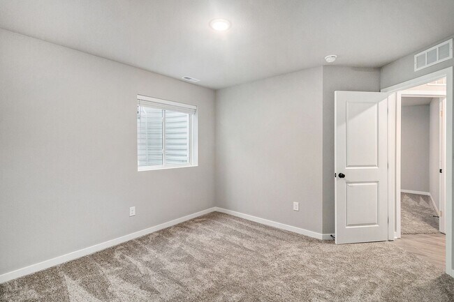 Building Photo - Brand New 5 Bedroom Condo!