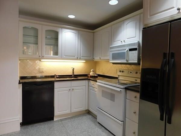 Building Photo - 482 Beacon St