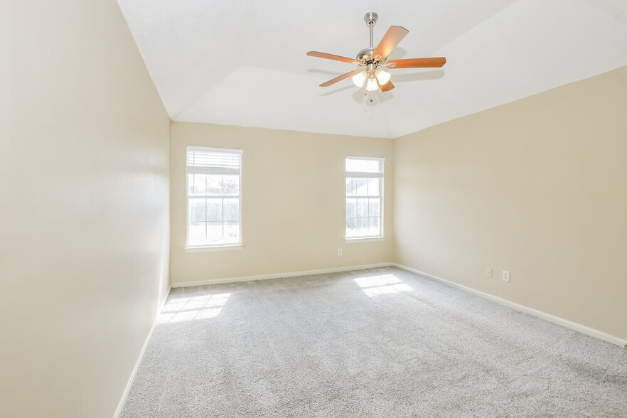 Building Photo - 6929 Country Walk Dr