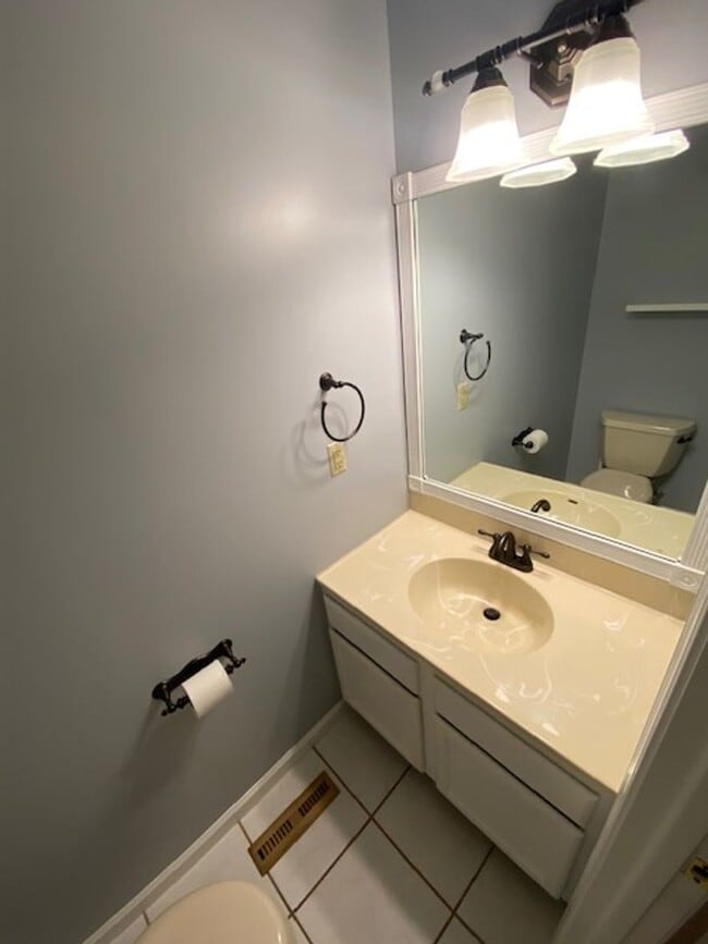 Building Photo - Charming 2-Bedroom Townhome in Glades Community!