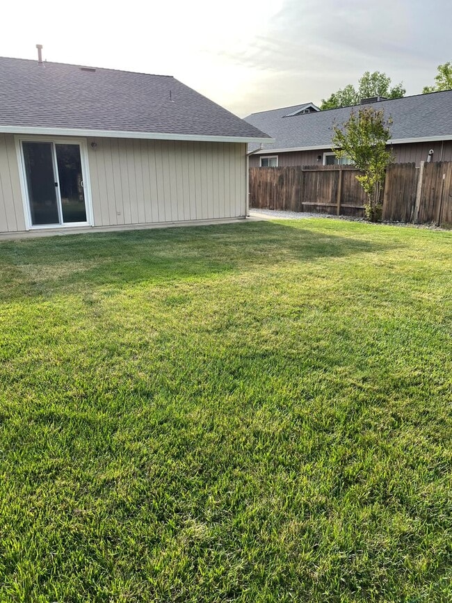 Building Photo - 4 BED 2 BATH LOCATED IN THE RAVENWOOD SUBDIVISION