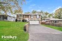 Building Photo - 0N084 Elmwood St