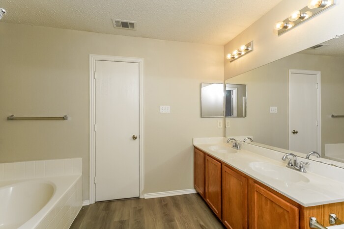 Building Photo - 8003 Mosstree Dr