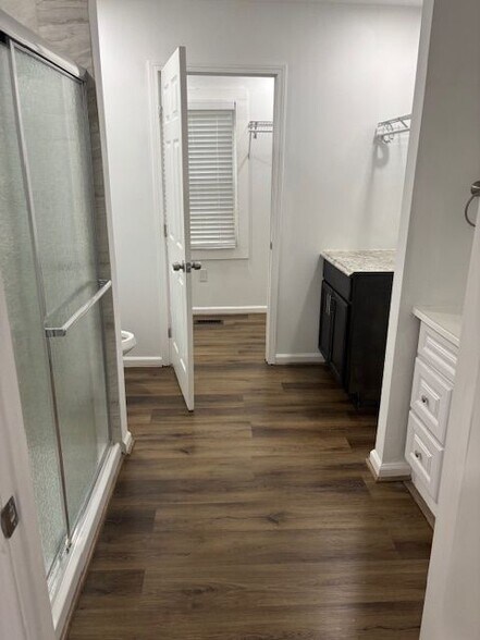 Building Photo - 2523 Hood Ave NW