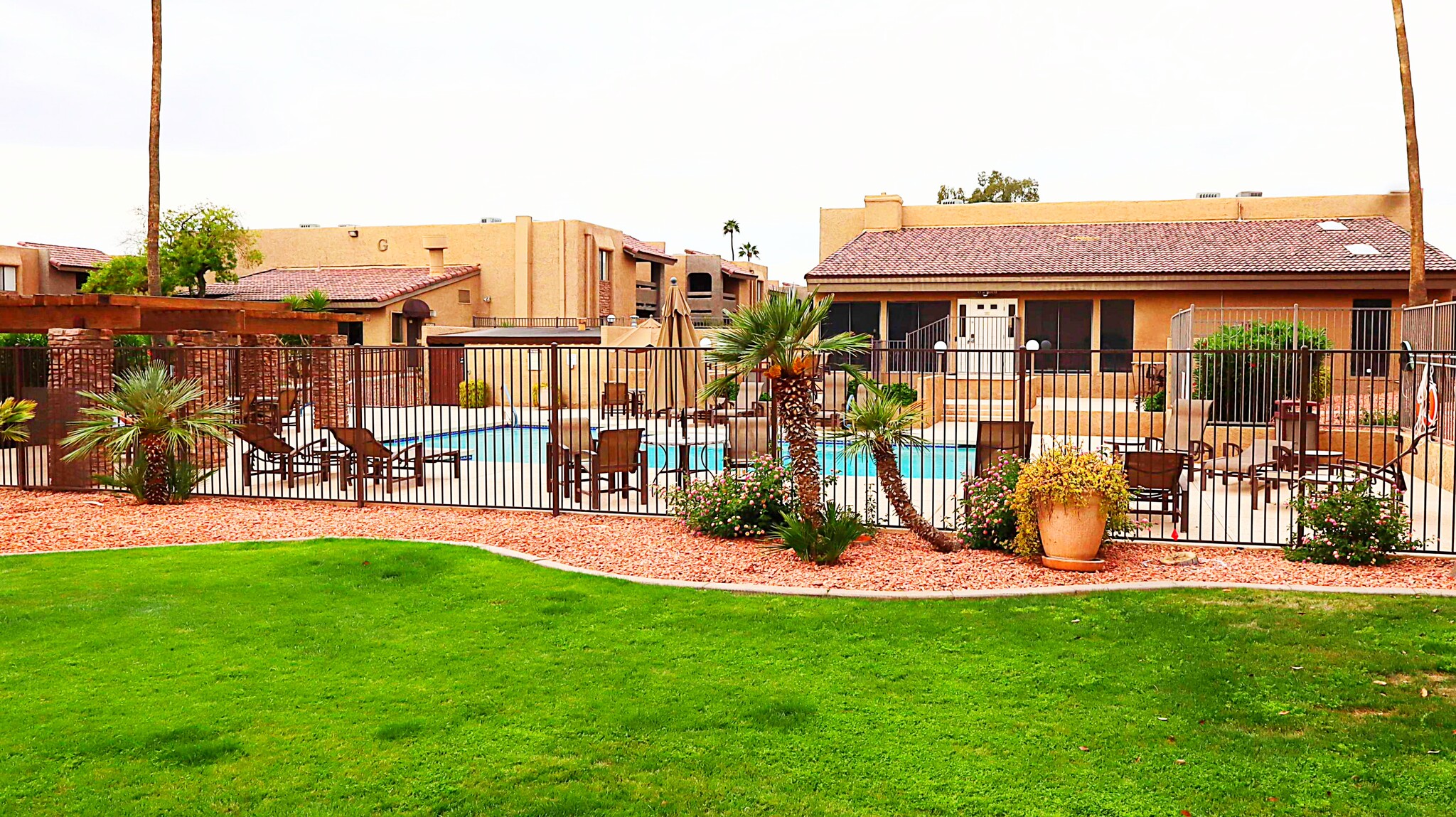 Building Photo - 3825 E Camelback Rd