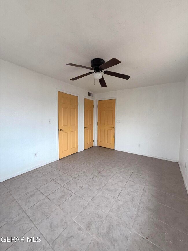 Building Photo - 5313 Tropicana Ave