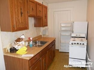 Building Photo - 53 Fellsway W