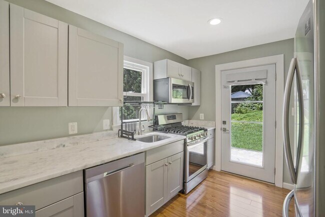 Building Photo - 6024 Rixey Dr