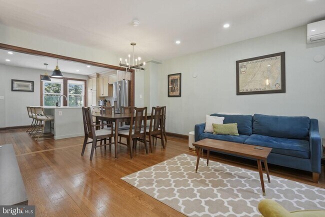 Building Photo - 32 Farragut Pl NW