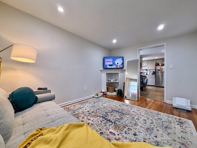 Building Photo - 331 4th St