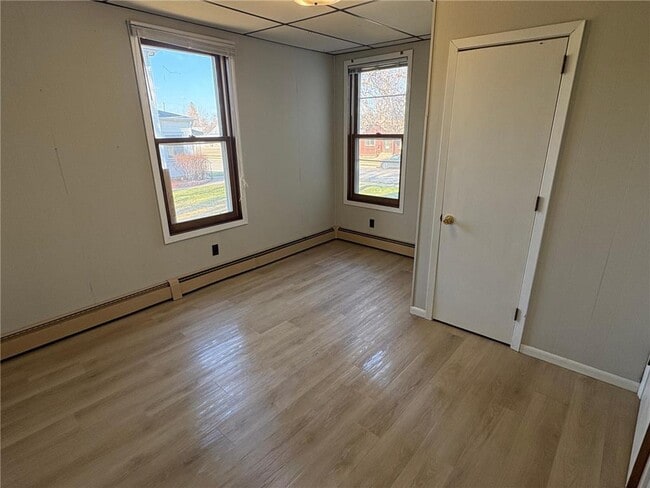 Building Photo - 216 Birch Ave S