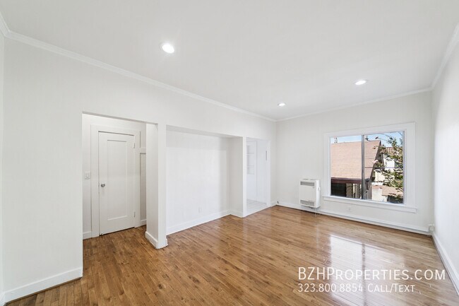 Building Photo - 1267 Vin Scully Ave