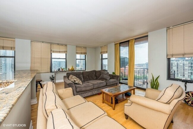 Building Photo - 330 N Jefferson St