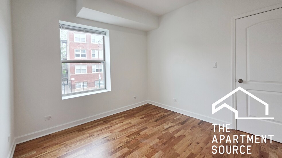Building Photo - 7223 N Rogers Ave