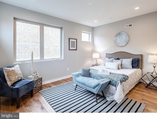 Building Photo - 1842 E Cumberland St