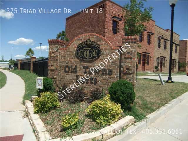 Building Photo - 375 Triad Village Dr